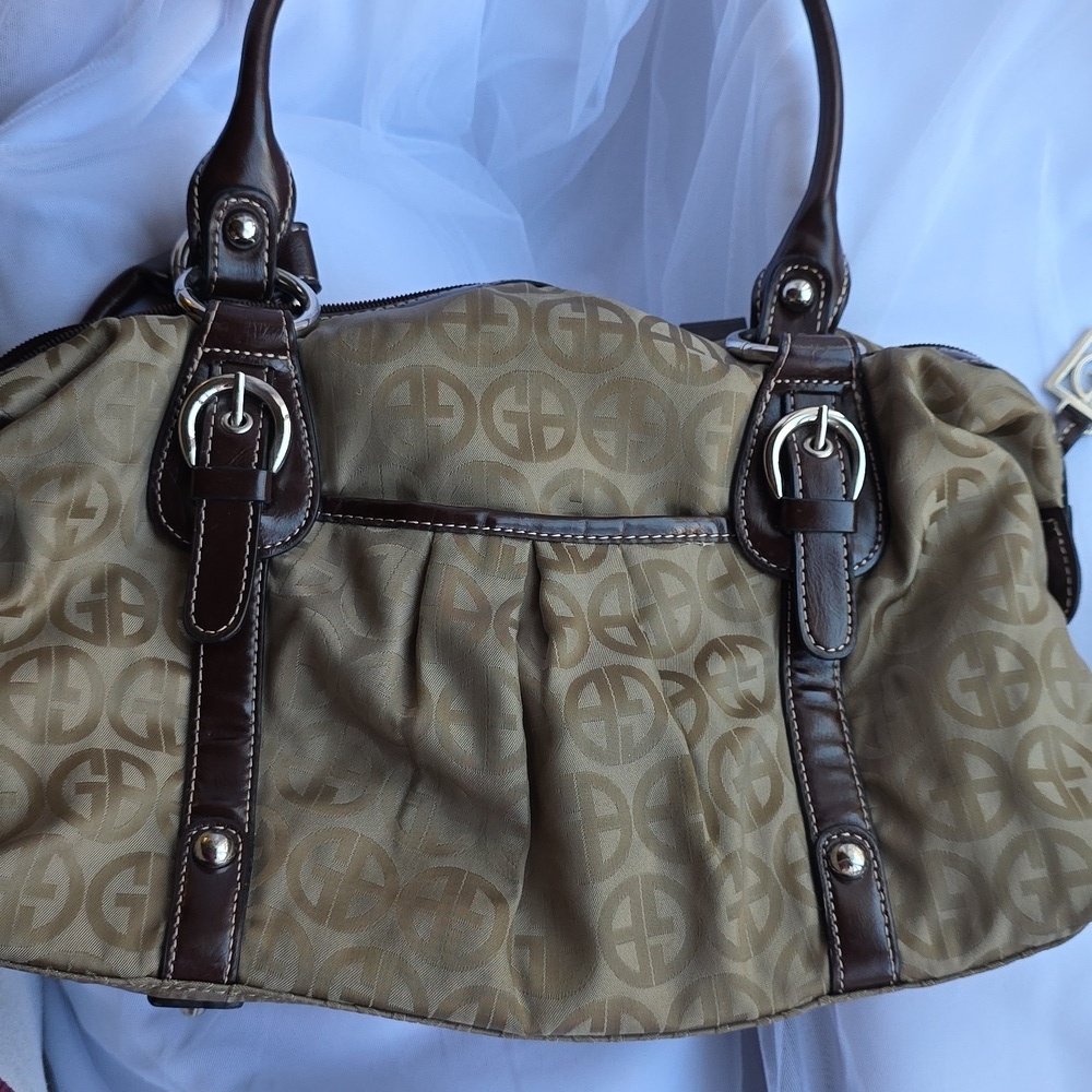 Giani Bernini Elegant Tan Shoulder Bag with Dark Brown Accents - Picture 12 of 12